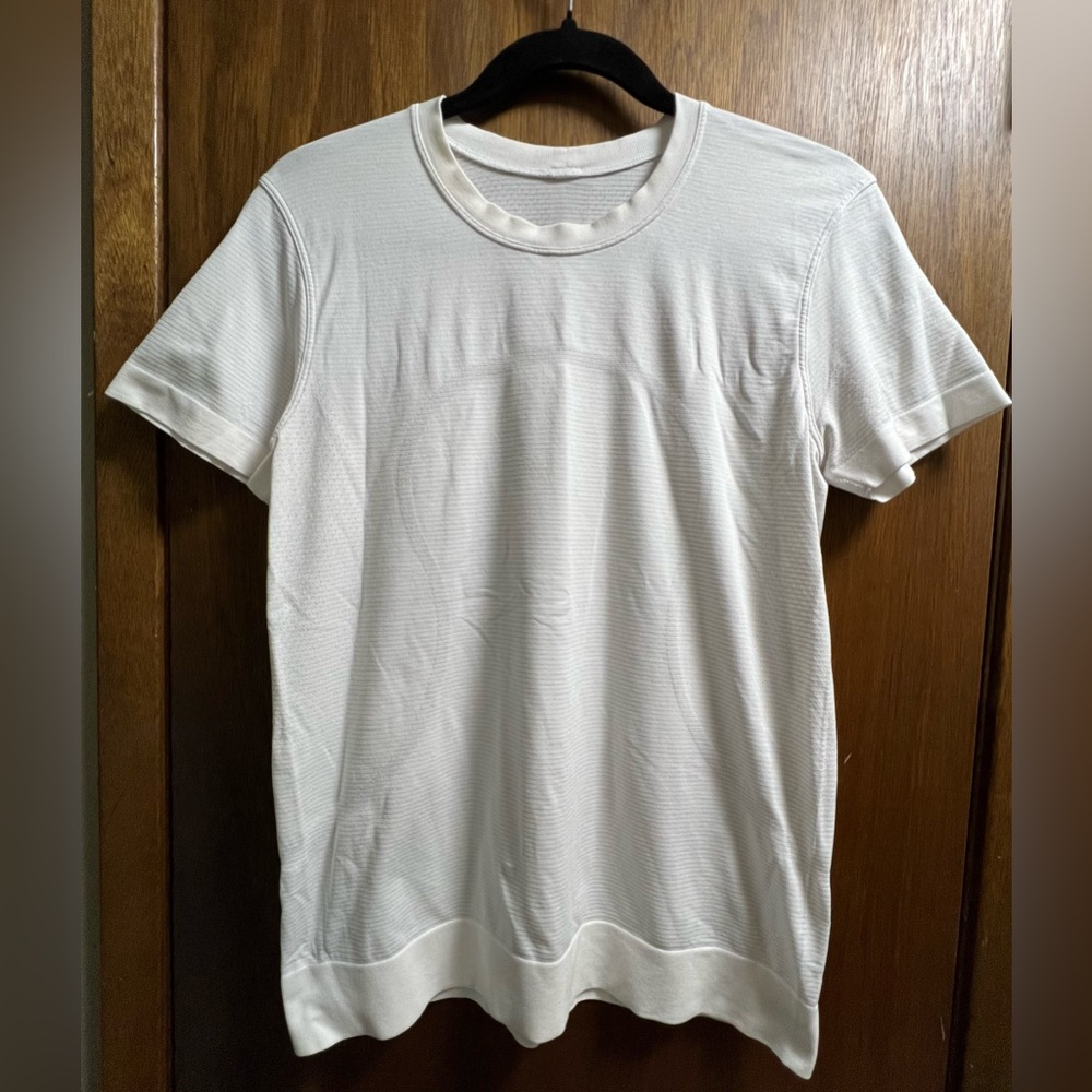 Lululemon Swiftly Breathe Short Sleeve Shirt Relaxed Fit Running Activewear Gym - Picture 6 of 10